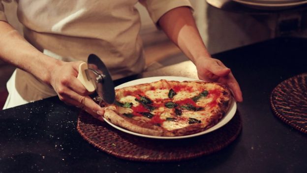 Pizza 4P's cũng bán các loại pizza truyền thống có hương vị Italy.